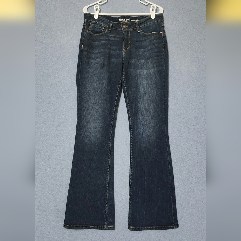 Signature by Levi Strauss Modern Boot Cut Jeans. 10L 30/34
